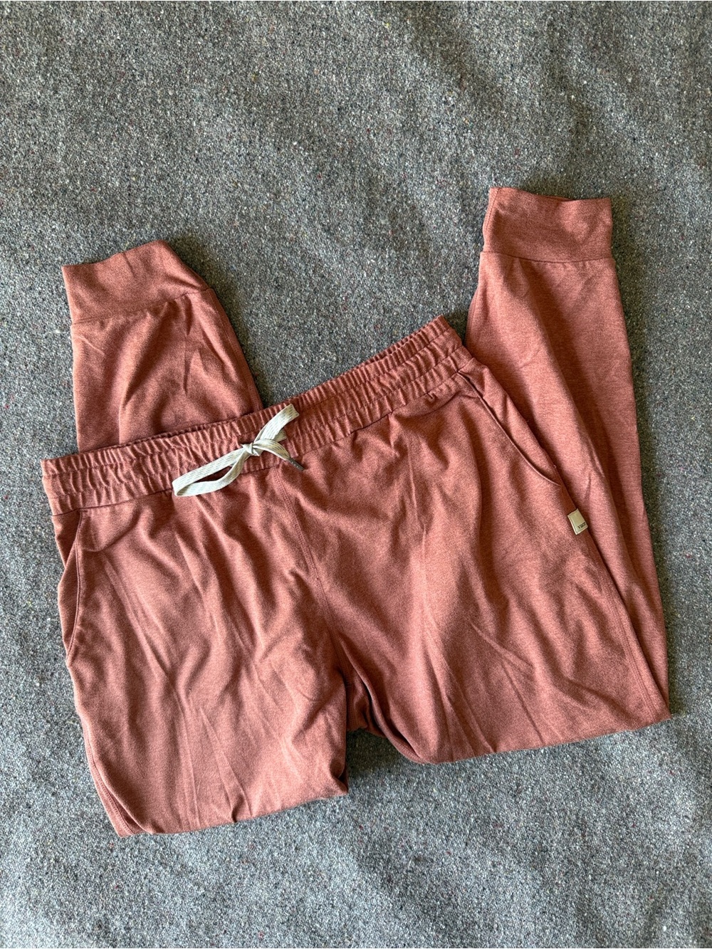 Vuori Performance Joggers in Rust/Burnt Orange Color (Size Small)